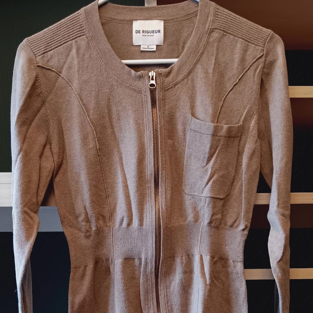 "De Rigueur" brown dress